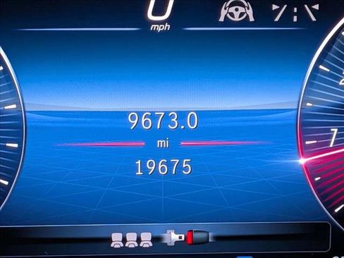 Used 2024 Mercedes-Benz GLE 450 4MATIC image 11