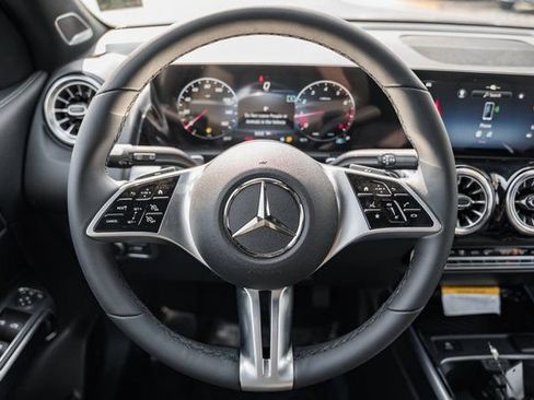 New 2025 Mercedes-Benz GLB 250 4MATIC image 30