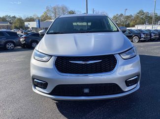 Used 2023 Chrysler Pacifica Touring-L video 3