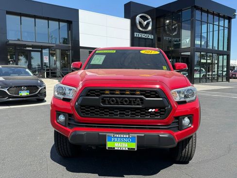 Used 2017 Toyota Tacoma TRD Off-Road AWD/4WD image 3