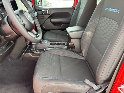 Used 2025 Jeep Wrangler Unlimited Rubicon 4xe w/ Convenience Group image 18