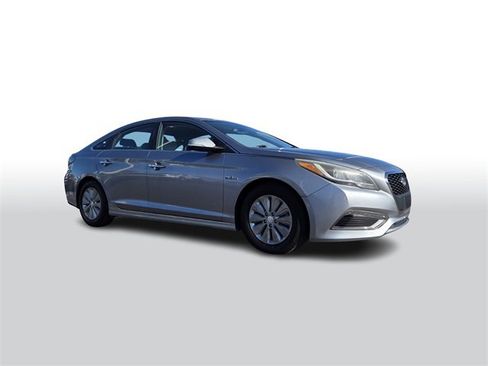 Used 2016 Hyundai Sonata SE image 2
