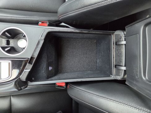 Used 2025 Genesis G70 2.5T image 28