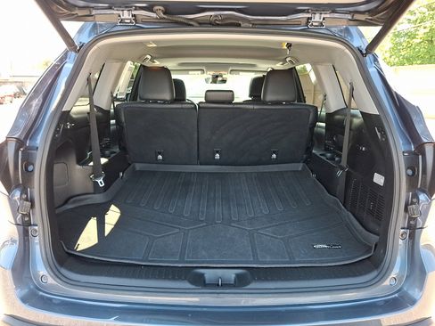 Used 2017 Toyota Highlander XLE AWD/4WD image 29
