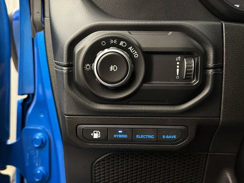 Used 2024 Jeep Wrangler Unlimited Sahara AWD/4WD image 30