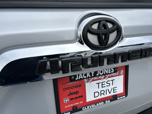 Used 2013 Toyota 4Runner SR5 w/ Convenience Pkg image 41