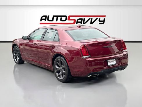 Used 2022 Chrysler 300 Touring w/ Sport Appearance Package RWD image 5