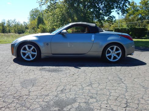 Used 2004 Nissan 350Z Touring image 3