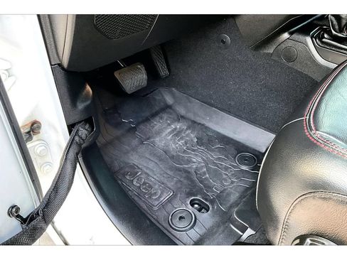 Used 2018 Jeep Wrangler Unlimited Rubicon AWD/4WD image 30