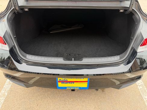 Used 2023 Hyundai Elantra SE FWD image 30