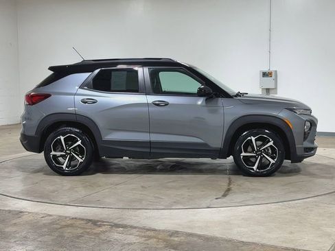 Used 2021 Chevrolet TrailBlazer RS w/ Sun and Liftgate Package FWD image 2