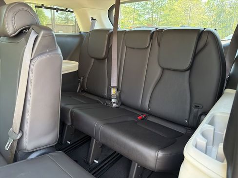 Used 2024 Kia Carnival EX FWD image 20