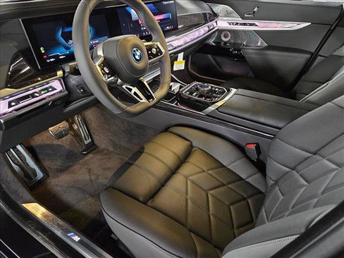 New 2026 BMW i7 M70 AWD/4WD image 9