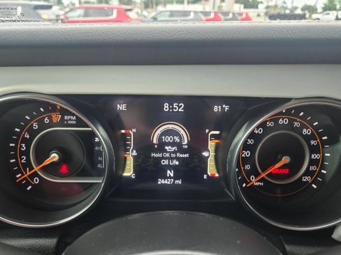 Used 2021 Jeep Wrangler Unlimited Sahara AWD/4WD image 11