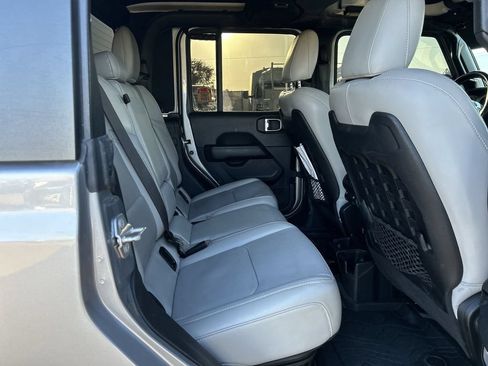 Used 2020 Jeep Gladiator Mojave AWD/4WD image 32
