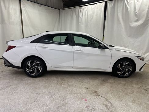 Used 2025 Hyundai Elantra Sport image 6