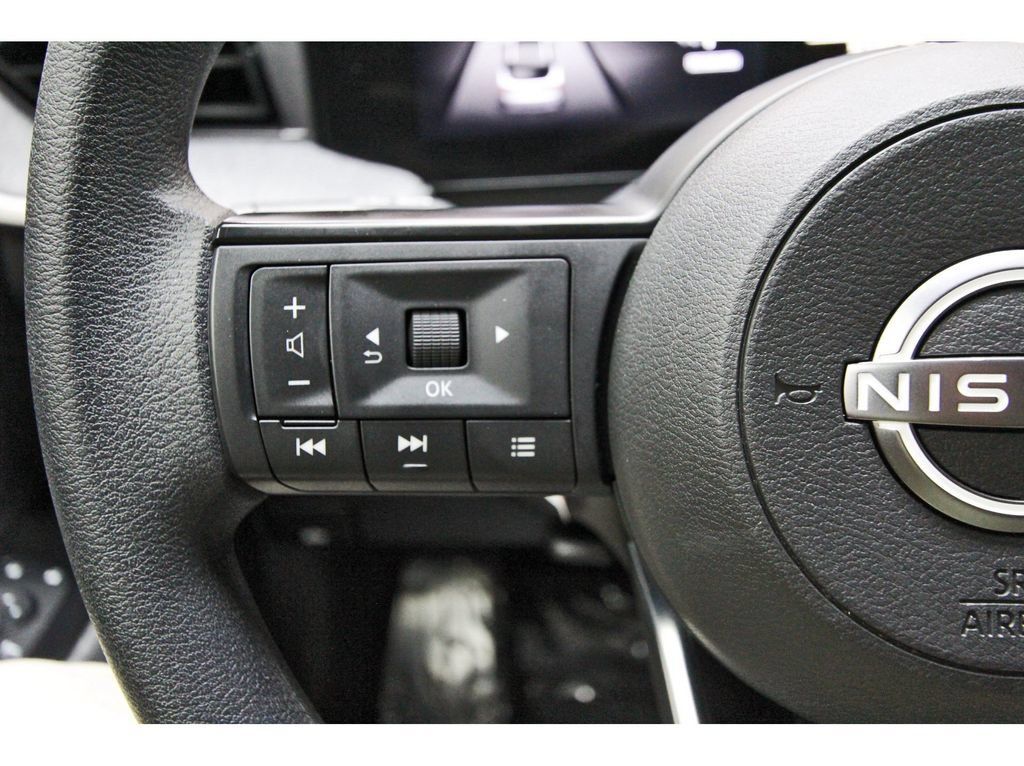 Used 2026 Nissan Kicks SV FWD image 18