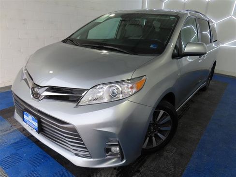 Used 2020 Toyota Sienna XLE image 4