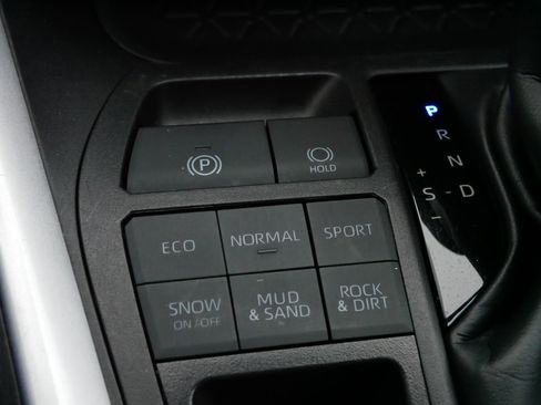 Certified 2025 Toyota RAV4 XLE image 28