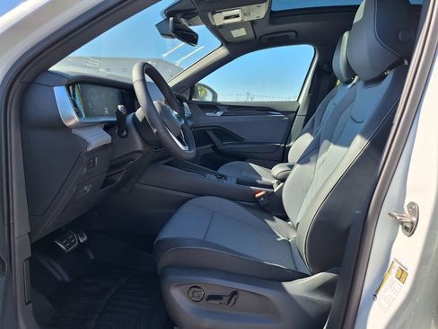 New 2026 Volkswagen Tiguan SE R-Line image 12