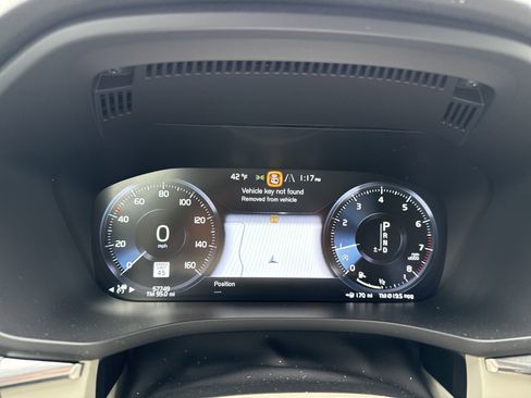 Used 2018 Volvo XC60 T6 Momentum w/ Convenience Package image 16