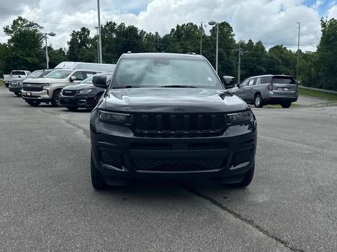 Used 2025 Jeep Grand Cherokee L Altitude AWD/4WD image 9