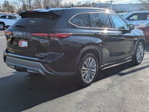 Certified 2022 Toyota Highlander Platinum image 4