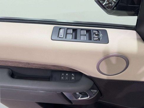 Used 2017 Land Rover Discovery HSE image 18