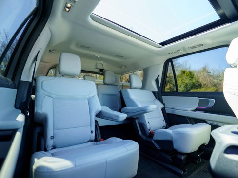 Used 2026 Ford Expedition Platinum image 14