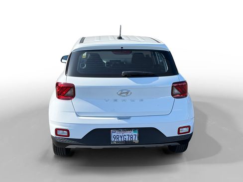 Certified 2025 Hyundai Venue SE FWD image 4