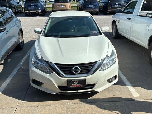 Used 2017 Nissan Altima 2.5 S w/ Power Driver Seat Package FWD image 4