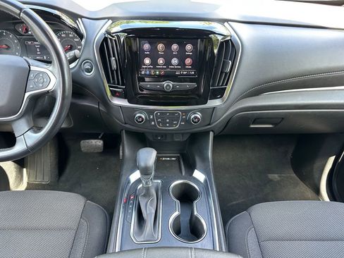 Used 2022 Chevrolet Traverse LT image 16
