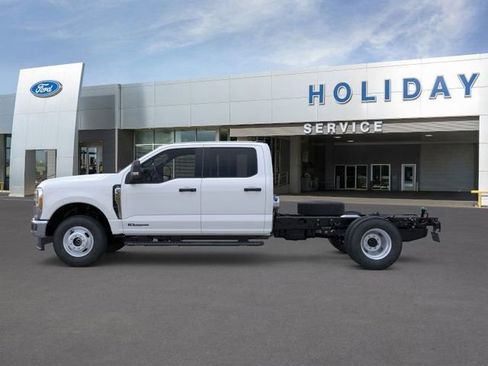 New 2026 Ford F350 XL w/ XL Chrome Package image 3
