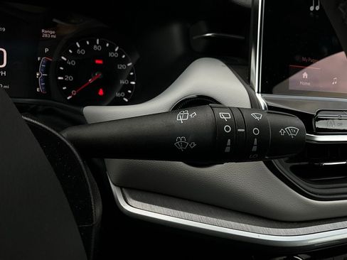 Used 2025 Jeep Compass Limited image 39