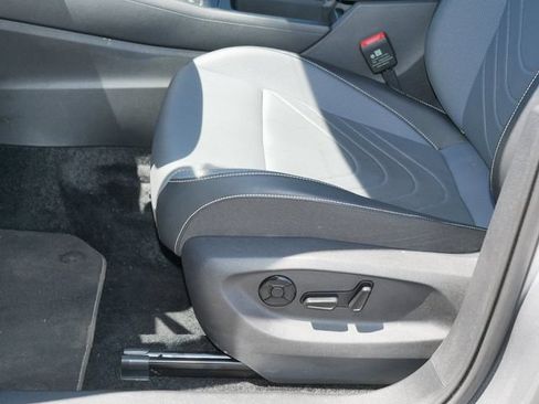 Certified 2025 Volkswagen Tiguan SE AWD/4WD image 14