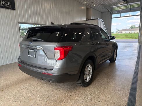 Used 2023 Ford Explorer XLT AWD/4WD image 4