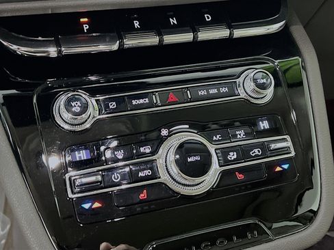 Used 2020 Lincoln Corsair FWD w/ Convenience Package image 26