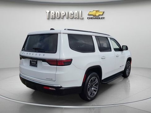 Used 2024 Jeep Wagoneer Series II w/ Flexible Seating Group RWD image 3