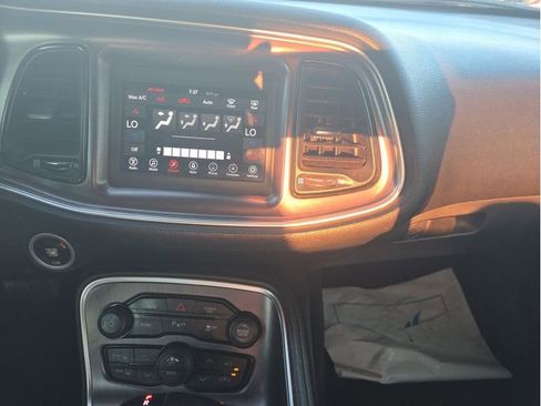 Used 2018 Dodge Challenger SXT RWD image 27