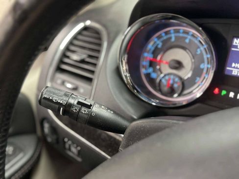 Used 2015 Chrysler Town & Country Touring-L w/ Driver Convenience Group FWD image 33