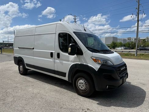 Used 2025 RAM ProMaster 2500 w/ Convenience Group FWD image 3