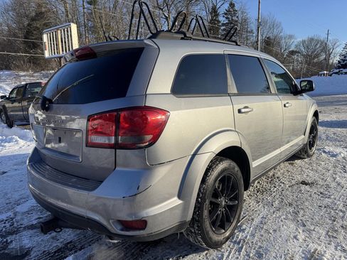 Used 2019 Dodge Journey SE w/ Premium Group image 4