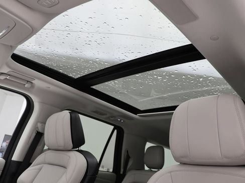 Used 2025 Lincoln Navigator L Reserve image 12