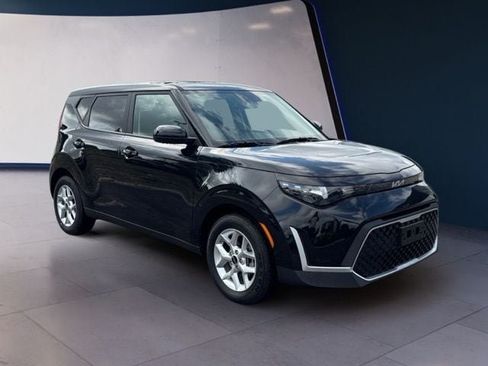 Certified 2025 Kia Soul LX FWD image 7