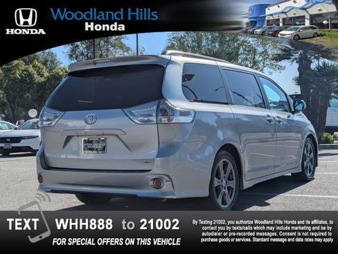 Used 2017 Toyota Sienna SE Premium FWD image 5