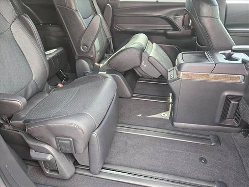 Used 2025 Toyota Sienna Platinum AWD/4WD image 23