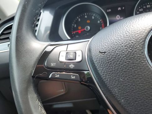 Used 2020 Volkswagen Tiguan SE w/ Panoramic Sunroof Package FWD image 22