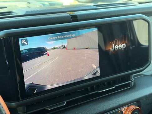 Used 2025 Jeep Gladiator Sport AWD/4WD image 25