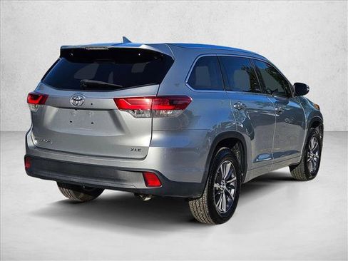 Used 2018 Toyota Highlander XLE FWD image 5