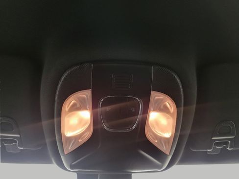 Used 2025 Jeep Compass Trailhawk AWD/4WD image 18